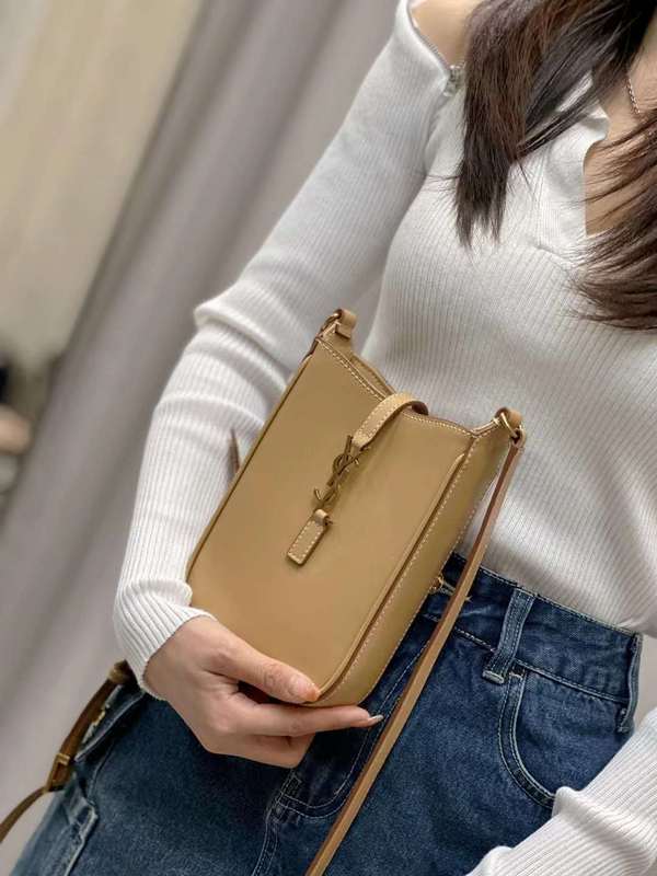 Yves Saint Laurent Atelier Signature Handbag