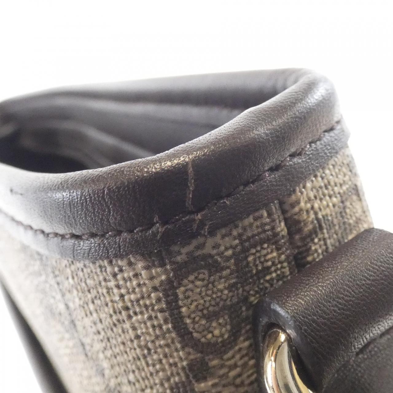 Gucci GG Supreme Canvas Shoulder Bag