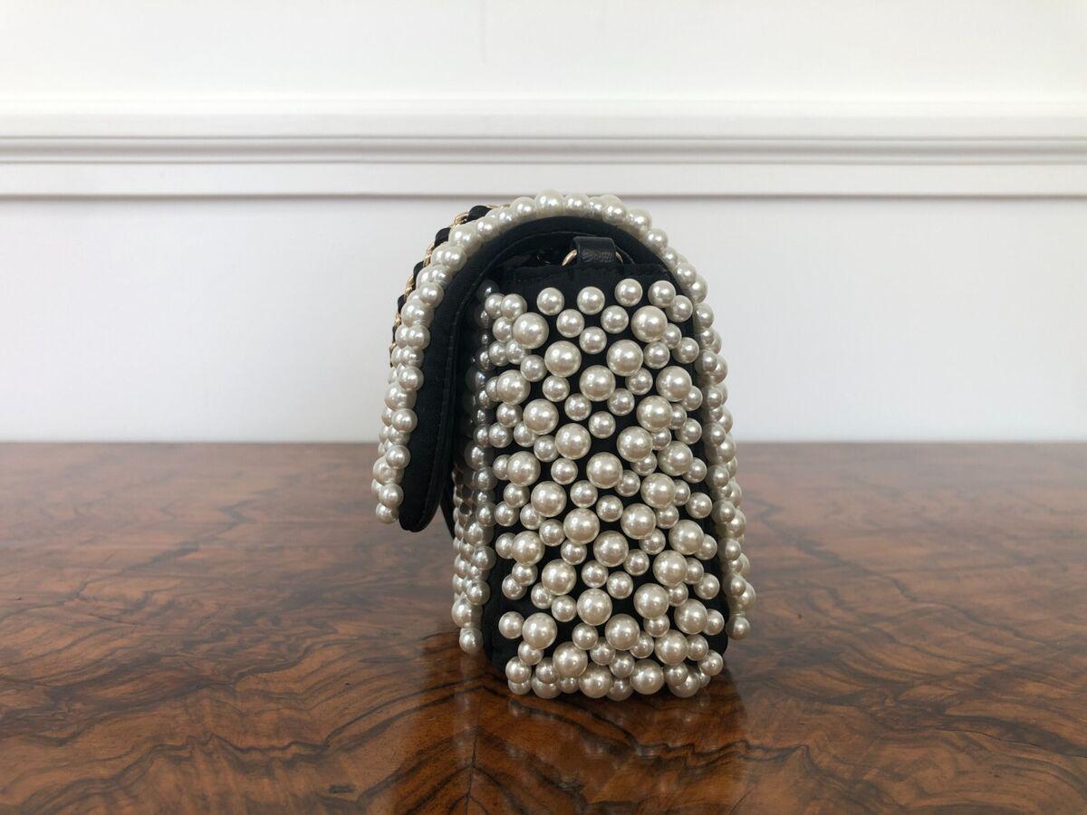Chanel Chanel 19 Shoulder Bag - Rovelle Bags