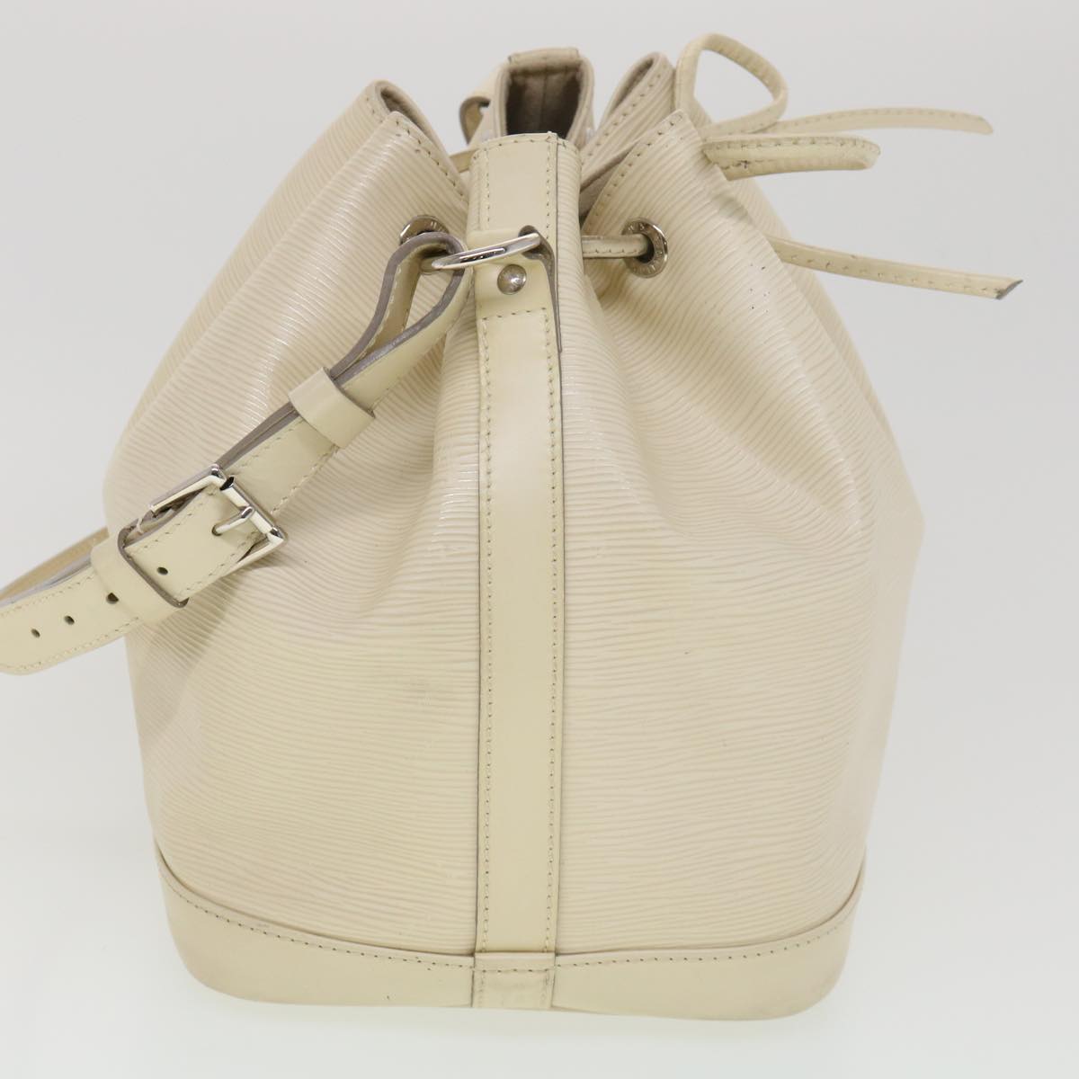 LOUIS VUITTON Epi Petit Noe Shoulder Bag White Yvoire M4084J LV 39066