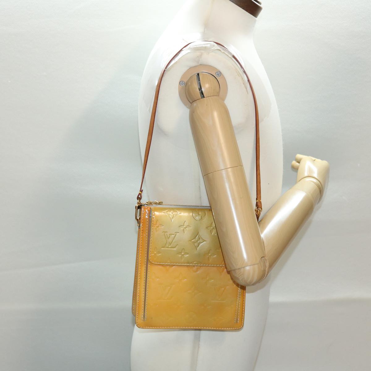 LOUIS VUITTON Monogram Vernis Mott Accessory Pouch Gris M91030 LV 40437