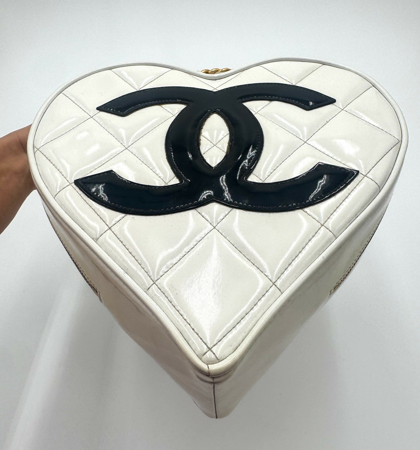 Chanel Chanel 19 Shoulder Bag - Rovelle Bags
