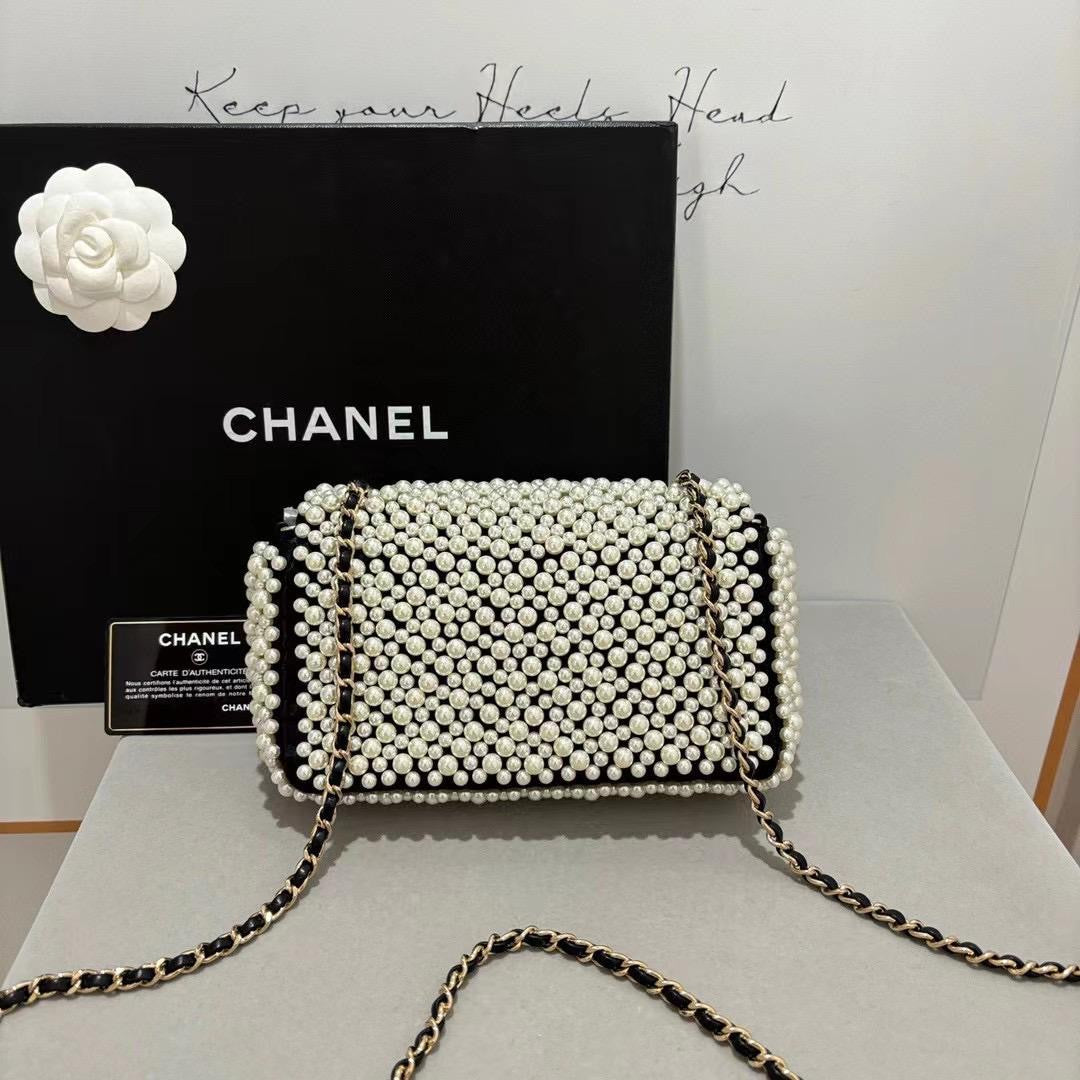 Chanel Chanel 19 Shoulder Bag - Rovelle Bags