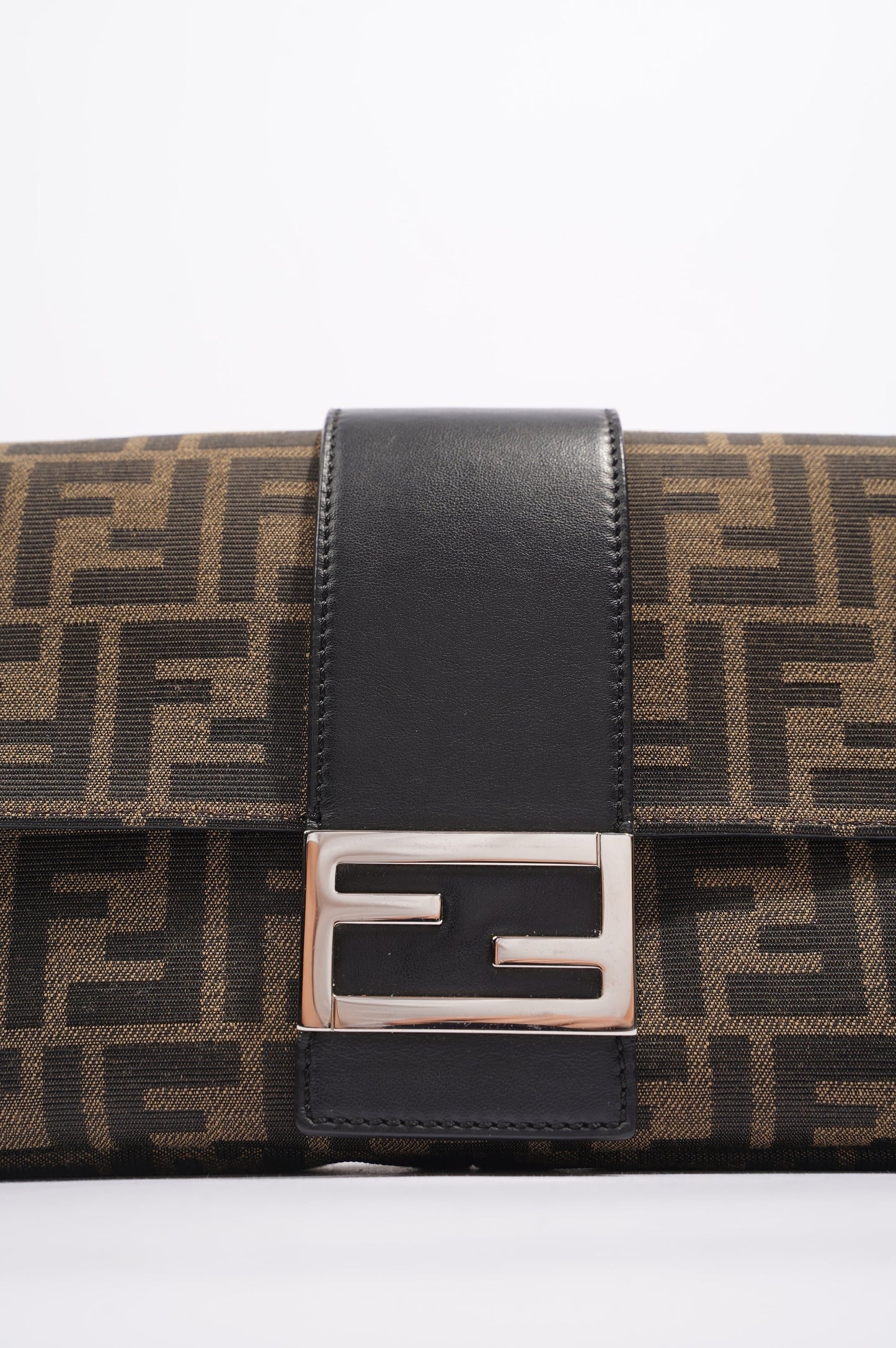 Fendi Womens Baguette Bag Beige / Brown