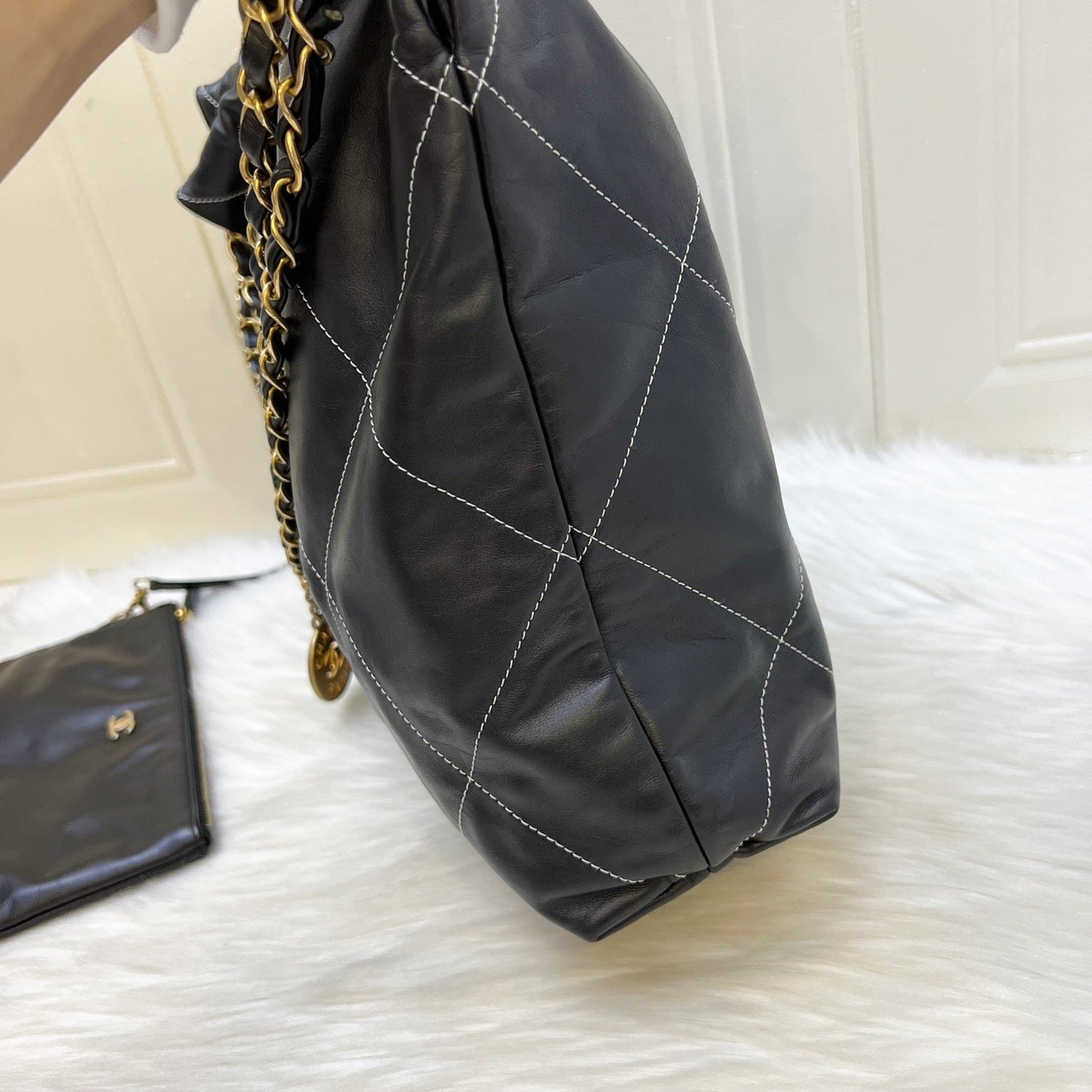 Chanel 22 Medium Hobo Handbag - Rovelle Bags