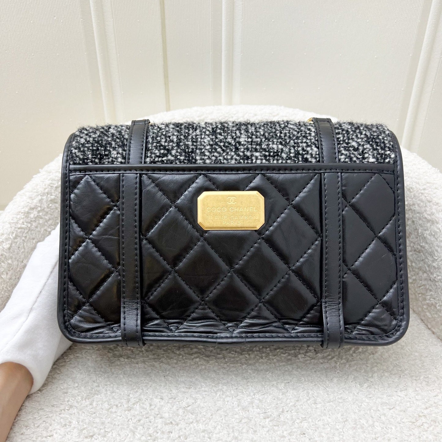 Chanel 21B Messenger Flap Flap Bag - Rovelle Bags