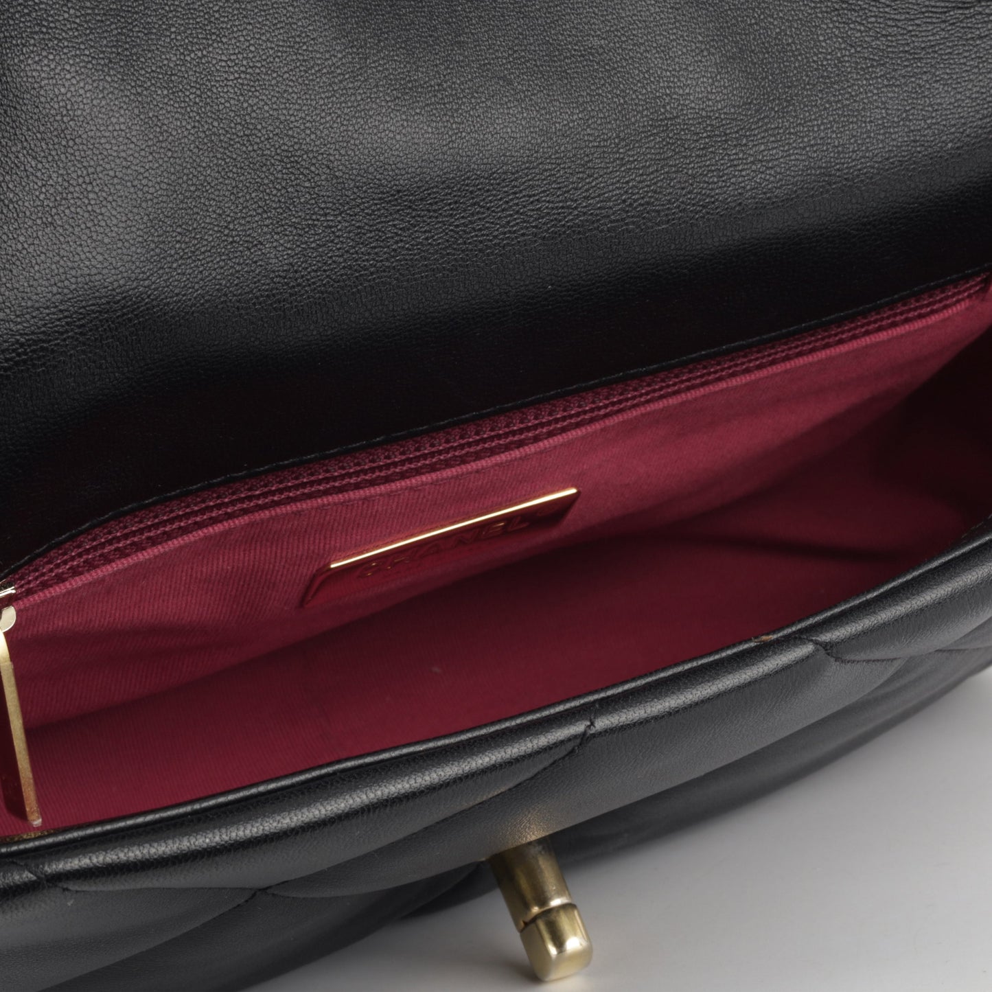 Chanel Chanel 19 Shoulder Bag - Rovelle Bags