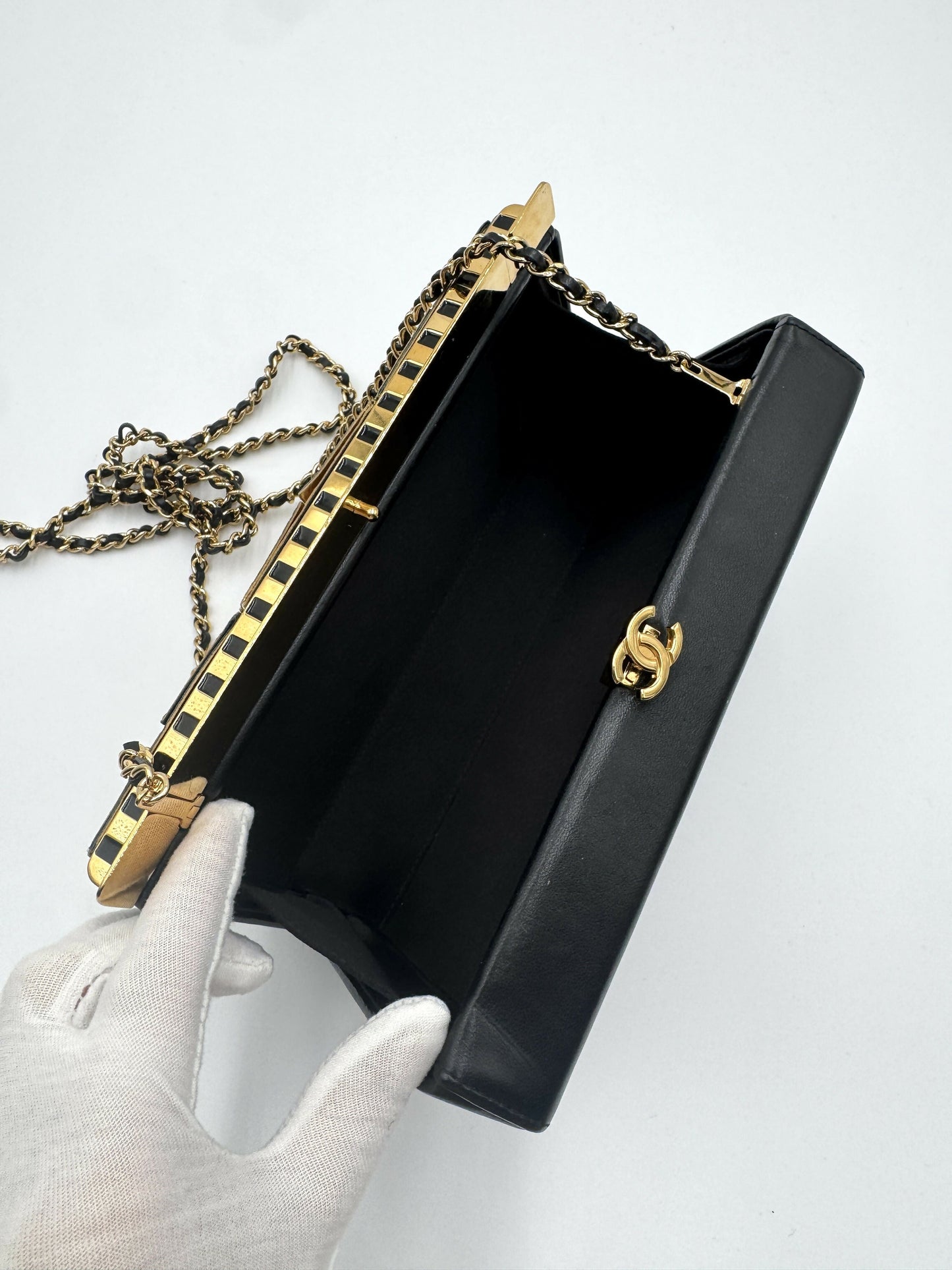 Chanel Chanel 19 Shoulder Bag - Rovelle Bags