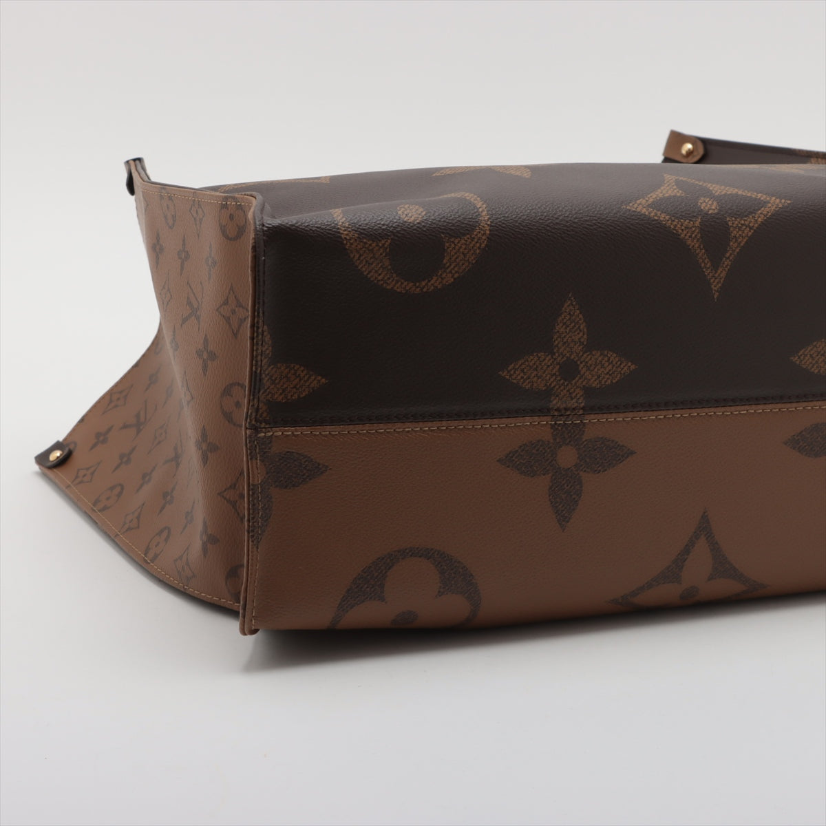Louis Vuitton Giant Monogram Reversee On The Gor GM M45320