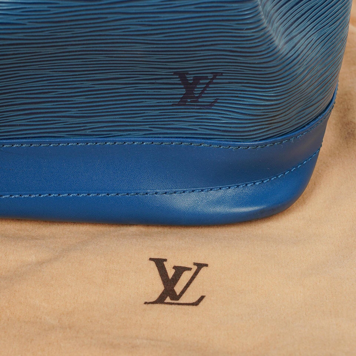 Louis Vuitton Noe Grande GM Blue EPI Leather Shoulder Bag