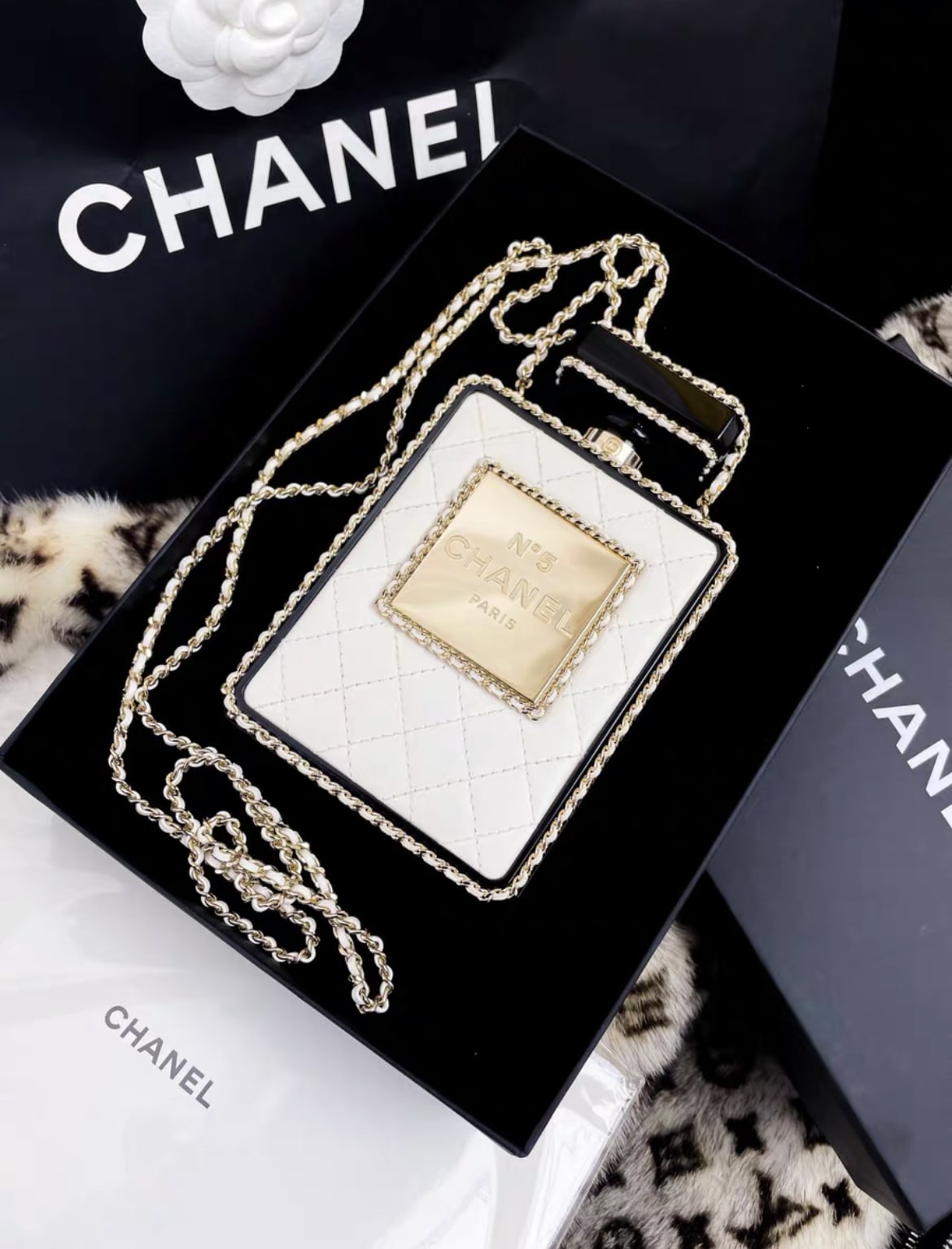 Chanel Chanel 22 Shoulder Bag - Rovelle Bags