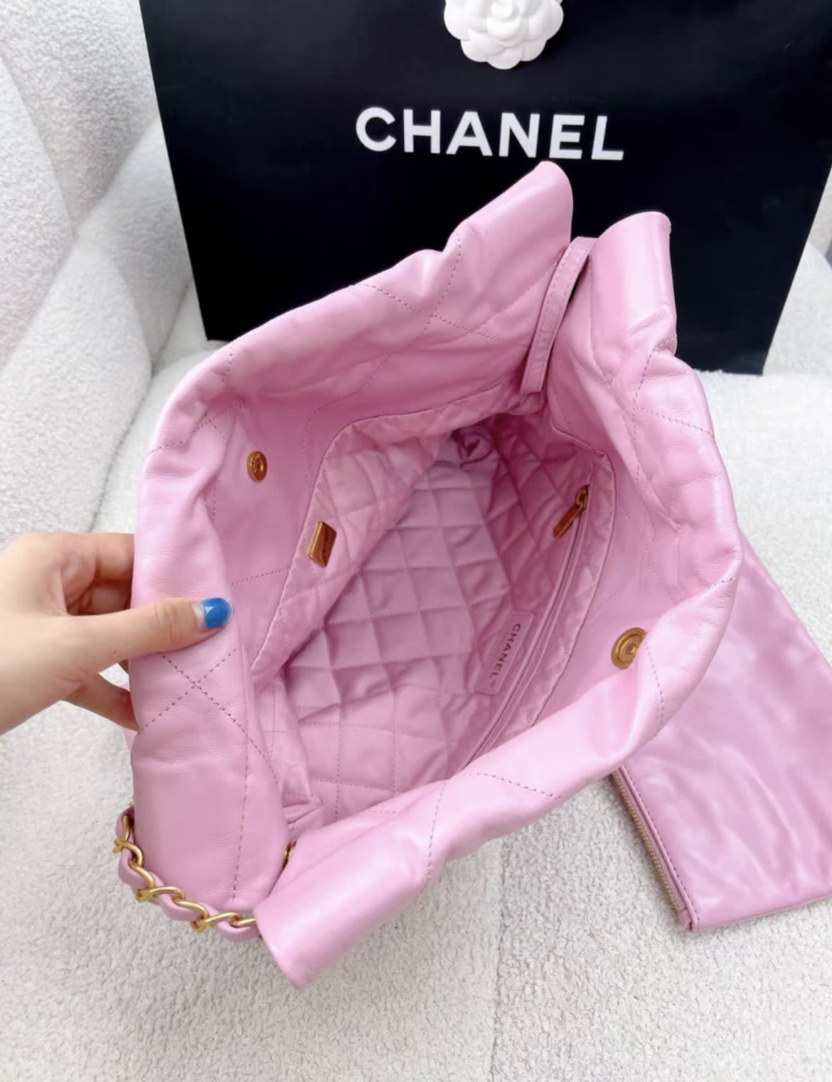 Chanel Chanel 22 Shoulder Bag - Rovelle Bags