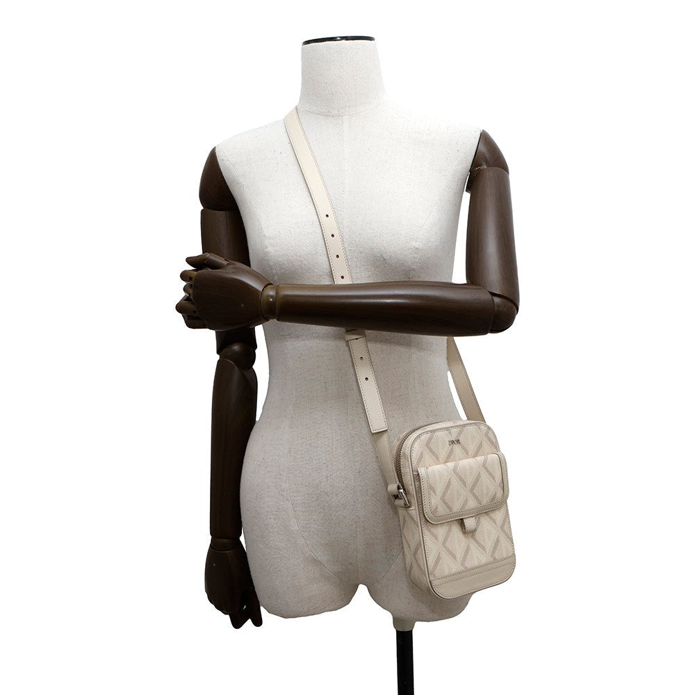 Dior Hit the Road Vertical Pouch CDDiamond White2ESCA415CDP PVC Leather
