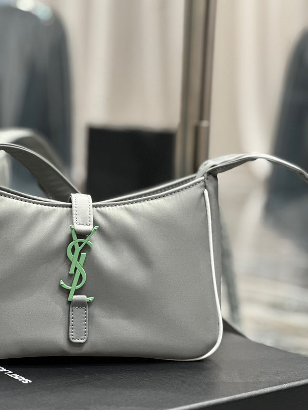 Yves Saint Laurent - Bags - 160