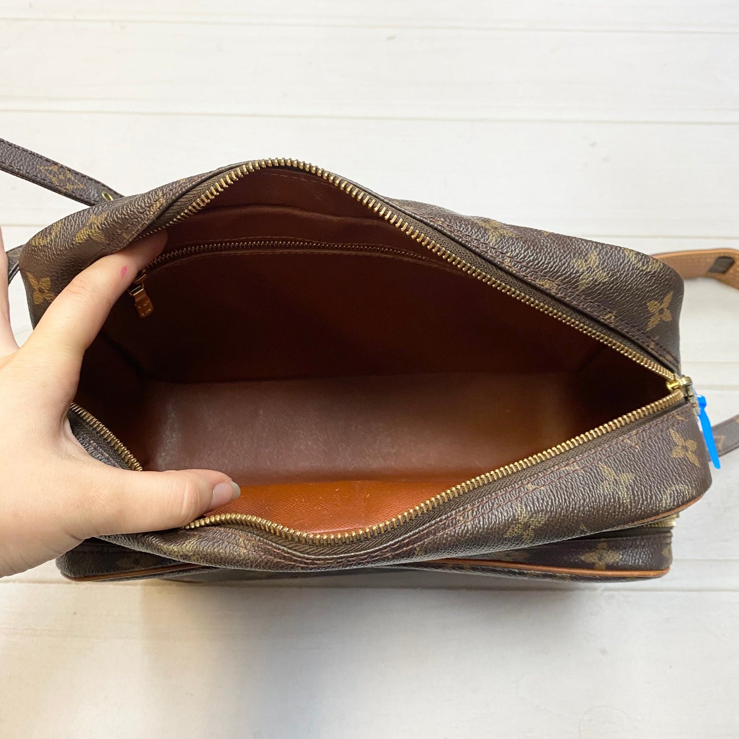 Crossbody Luxury Designer By Louis Vuitton Size: Large
