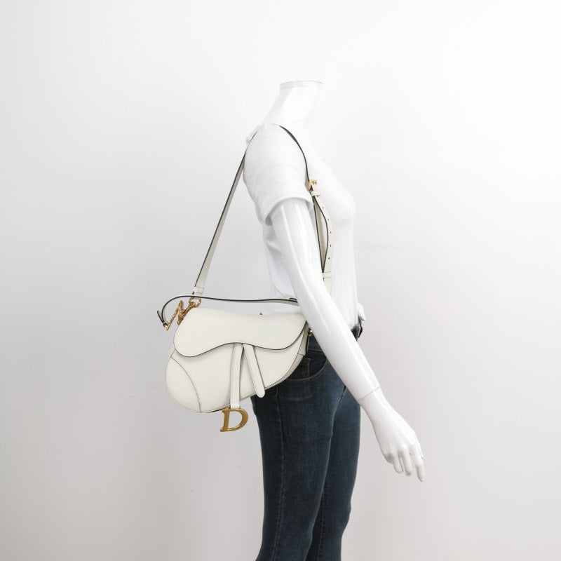 Dior Saddle Medium 2022 White Grained Leather Handbag with Leather Strap