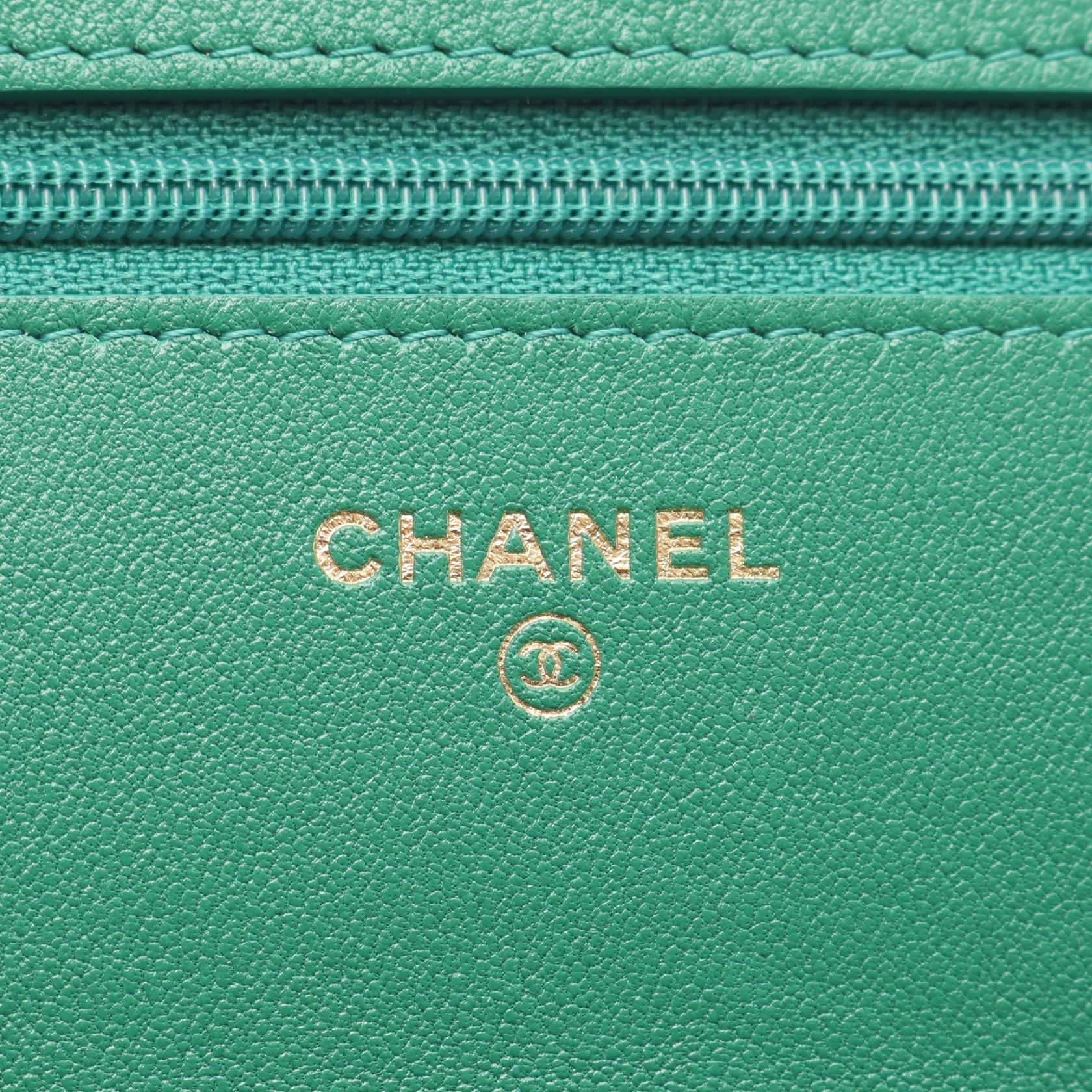 Chanel Chanel 19 Shoulder Bag - Rovelle Bags