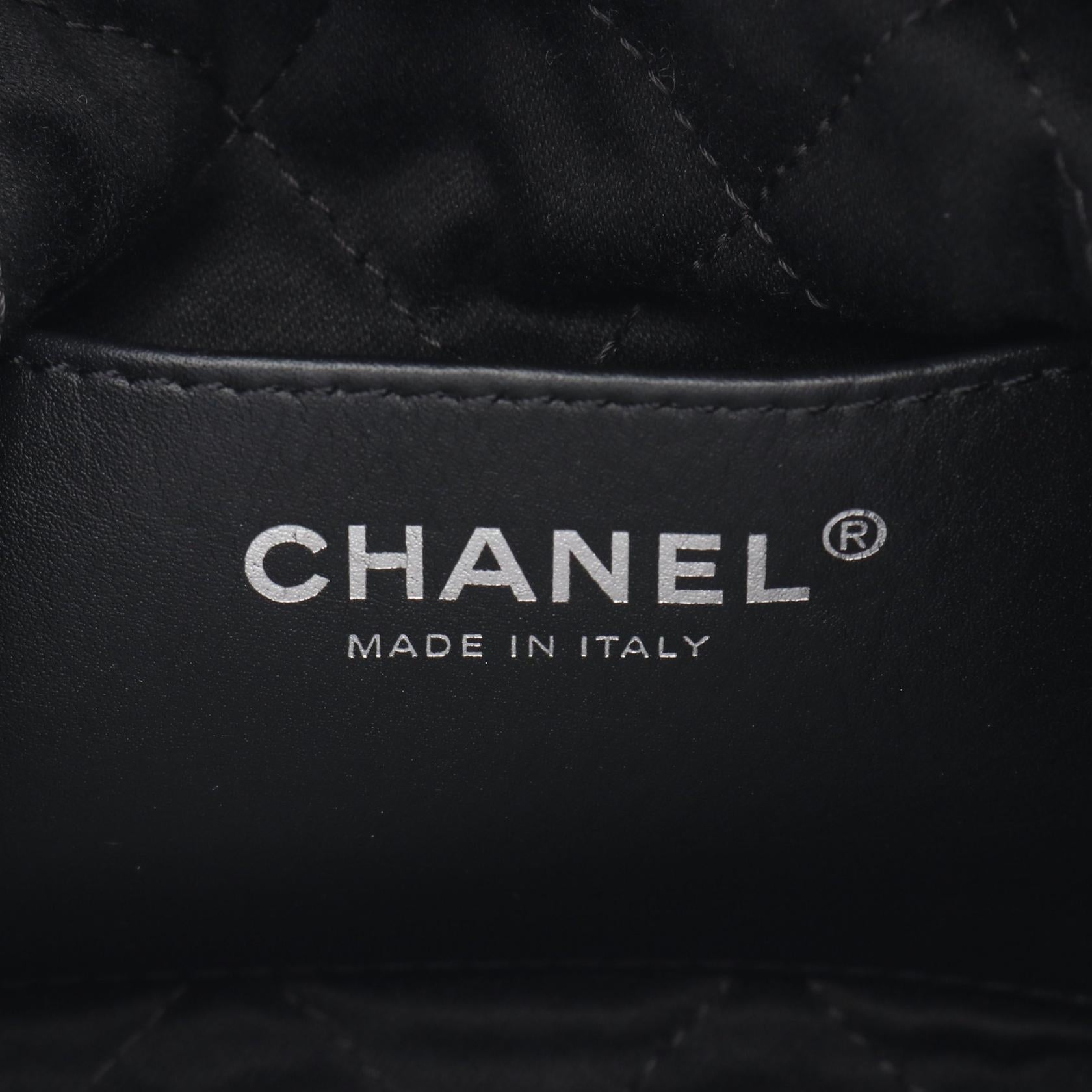 Chanel 22 Leather Shoulder Bag - Rovelle Bags