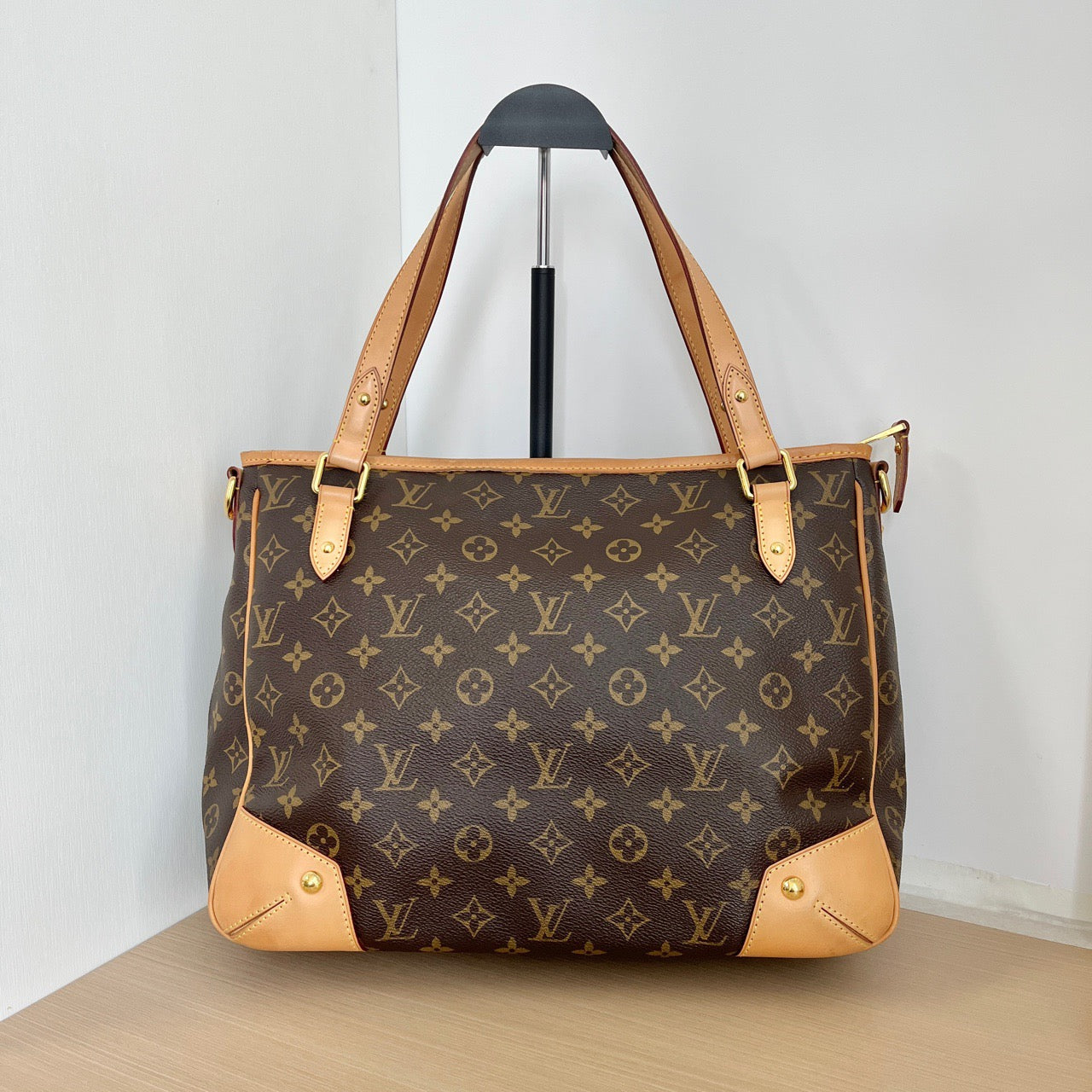 LOUIS VUITTON<br>Shoulder Bag