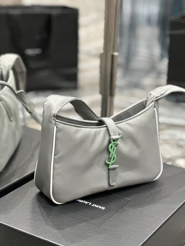 Yves Saint Laurent - Bags - 160