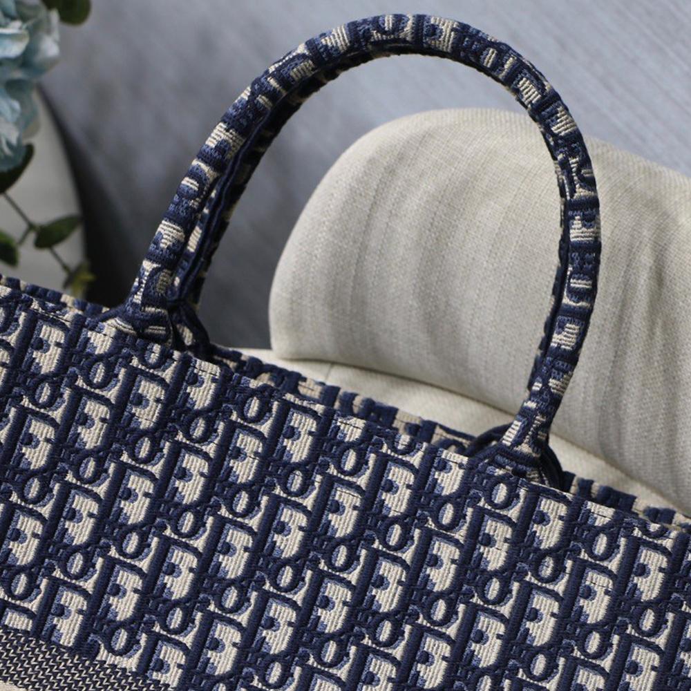 Gucci Book Tote Tote