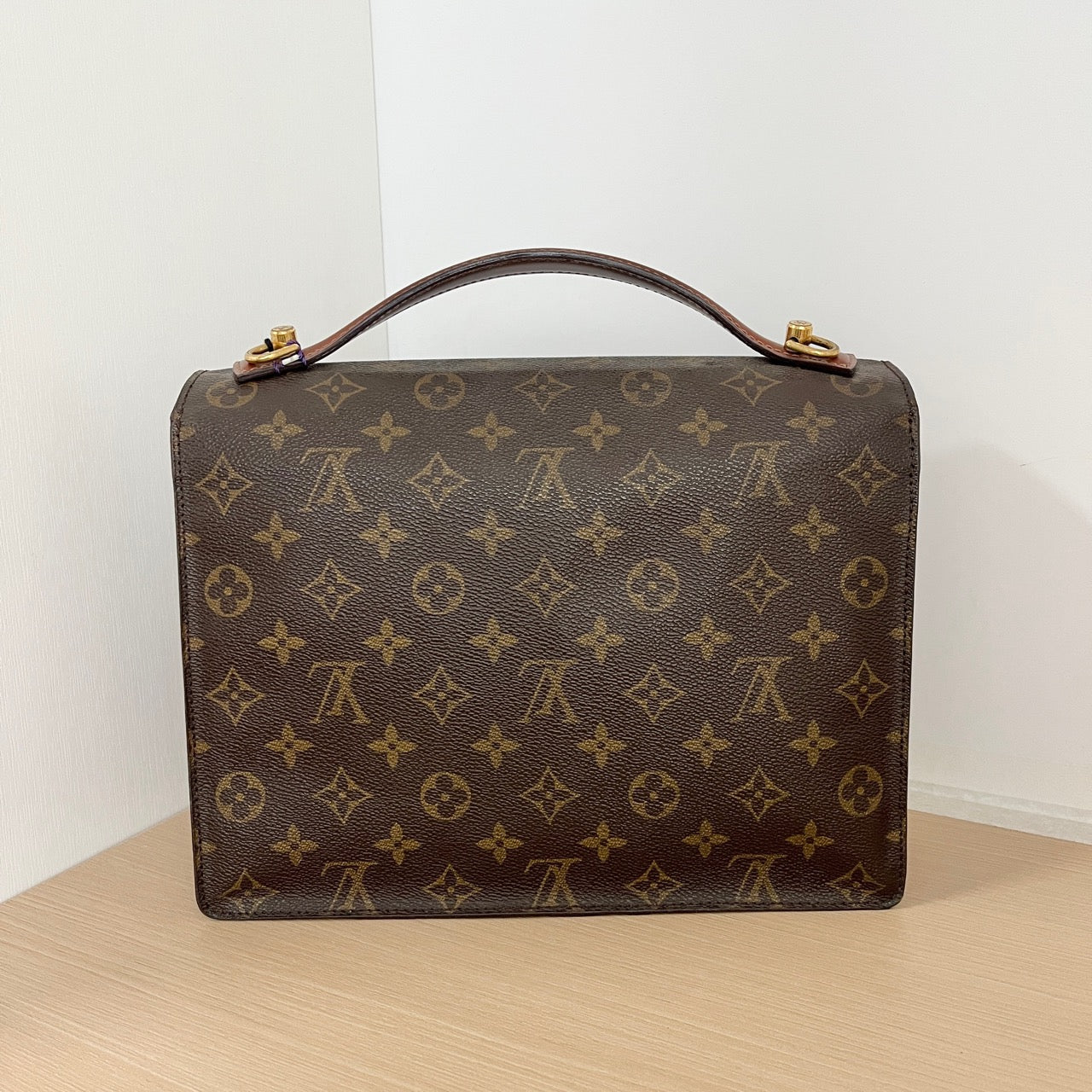 LOUIS VUITTON<br>Shoulder Bag