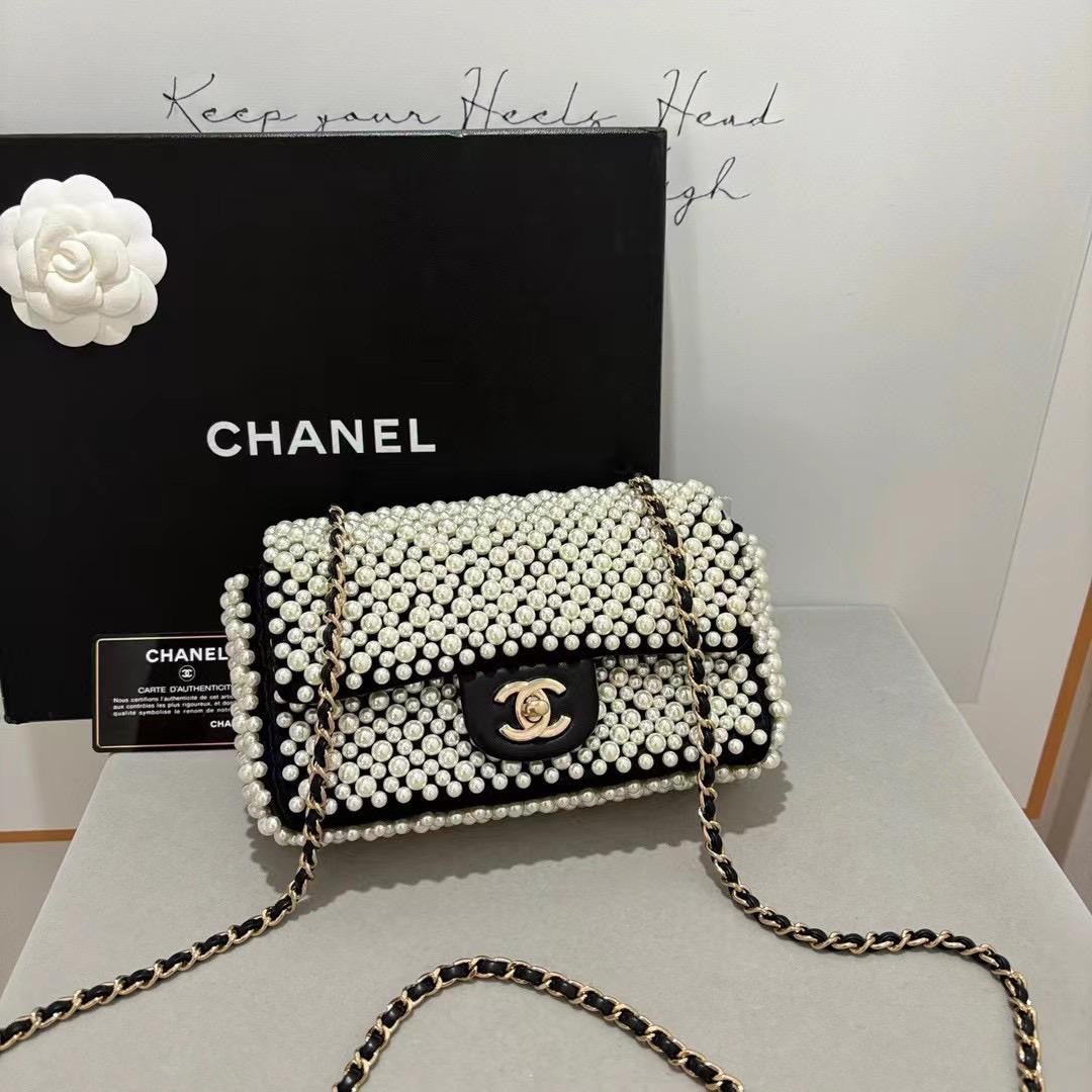 Chanel Chanel 19 Shoulder Bag - Rovelle Bags