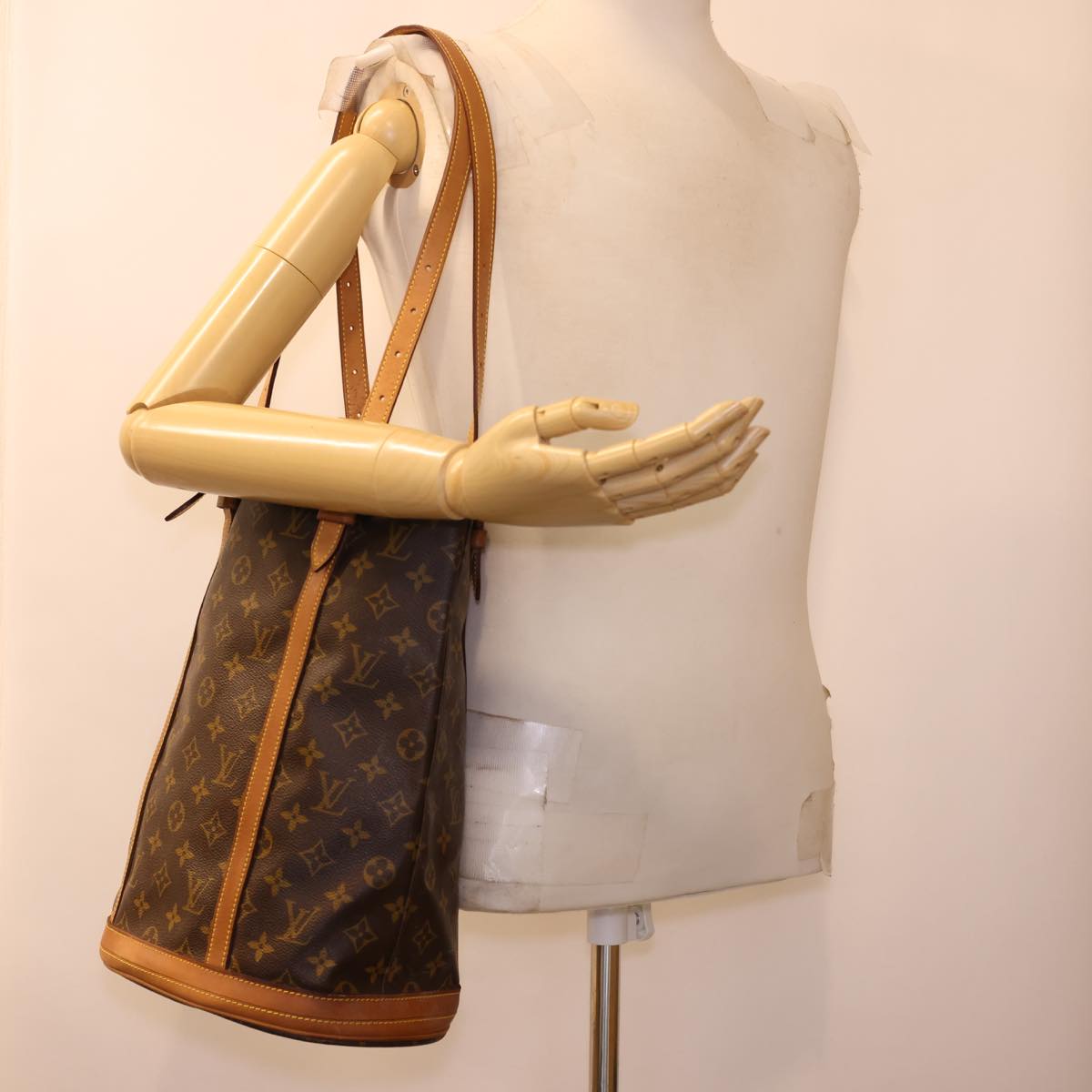 LOUIS VUITTON Monogram Bucket GM Shoulder Bag M42236 LV 40740