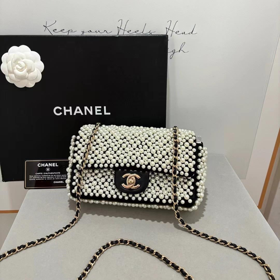 Chanel Chanel 19 Shoulder Bag - Rovelle Bags