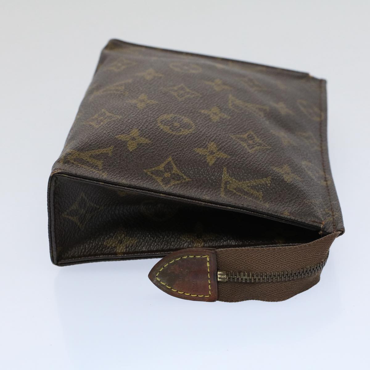 LOUIS VUITTON Monogram Poche Toilette 19 Pouch M47544 LV Auth 56426