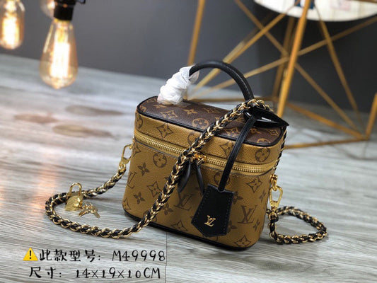 Louis Vuitton Luxury Bags 1844