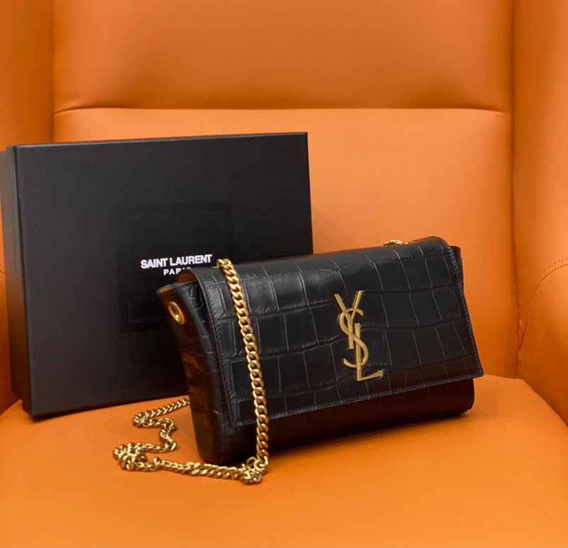 Yves Saint Laurent Editorial Everyday Handbag