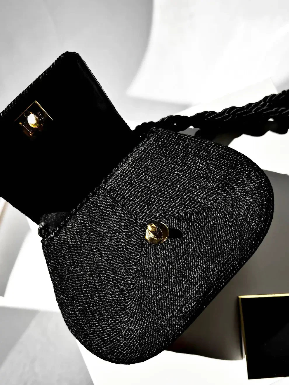 Chanel Chanel 19 Shoulder Bag - Rovelle Bags