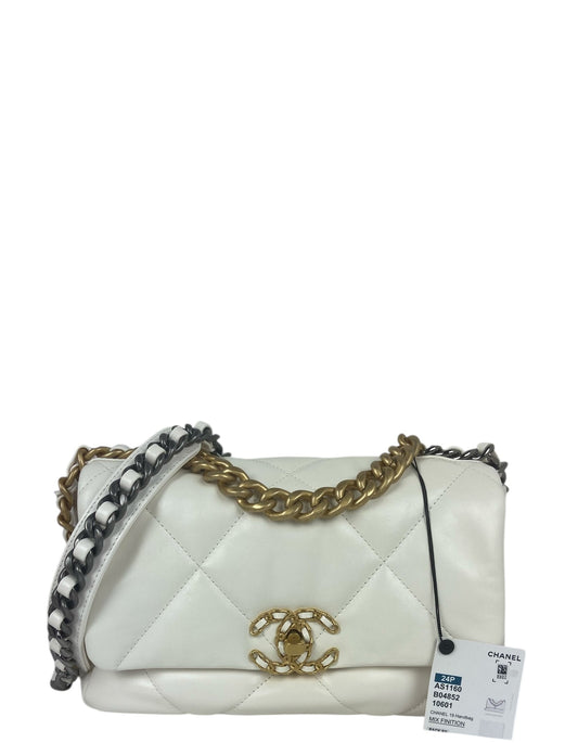 Chanel NWT White Lambskin Quilted Medium Handbag - Rovelle Bags