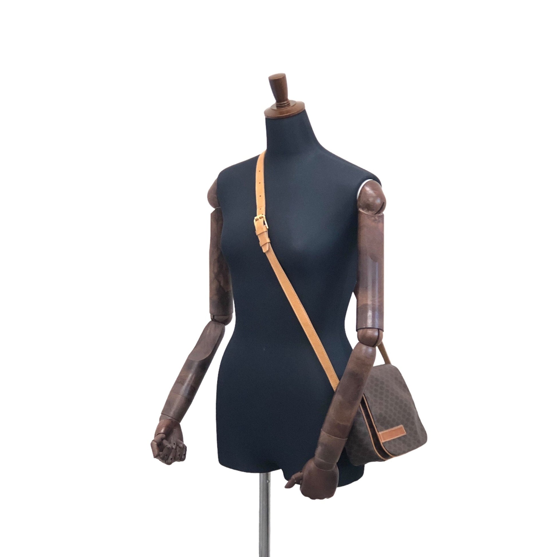CELINE Macadam Logo Flap Shoulder bag Brown y7pwvg