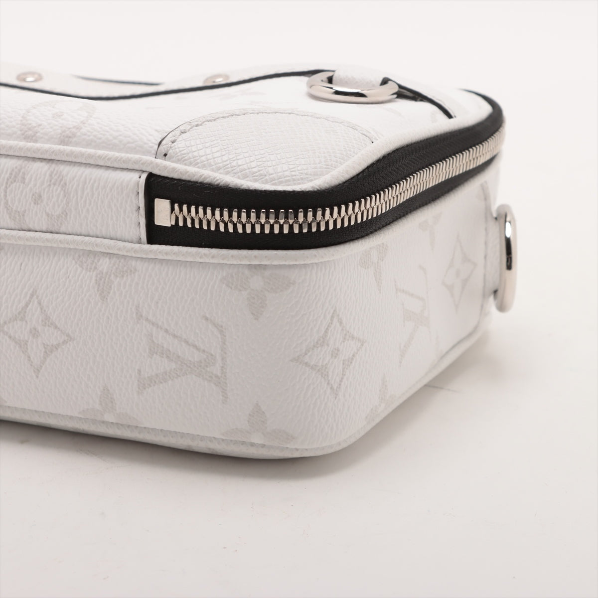 Louis Vuitton Outdoor Messenger PM M31069