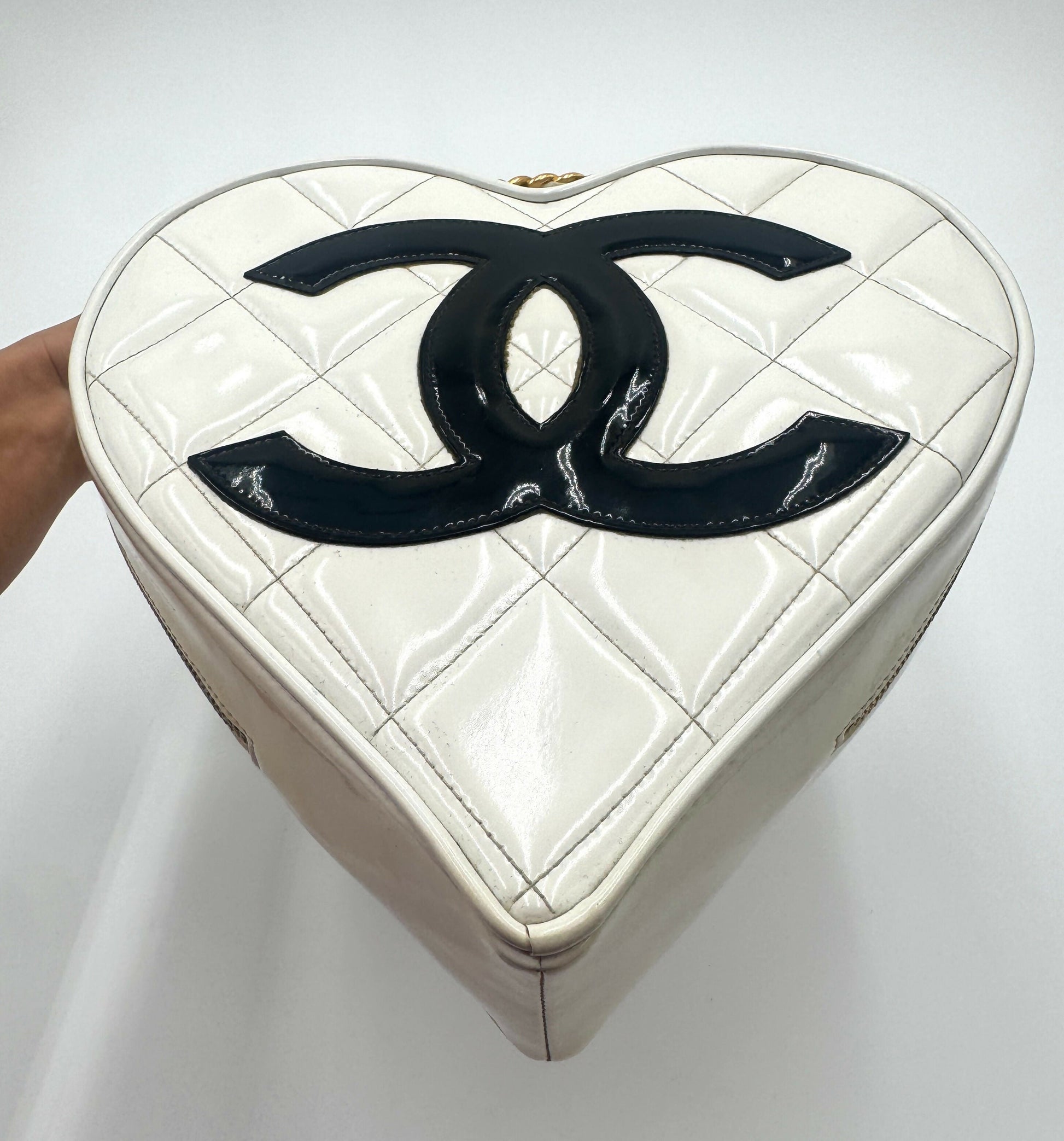 Chanel Chanel 19 Shoulder Bag - Rovelle Bags
