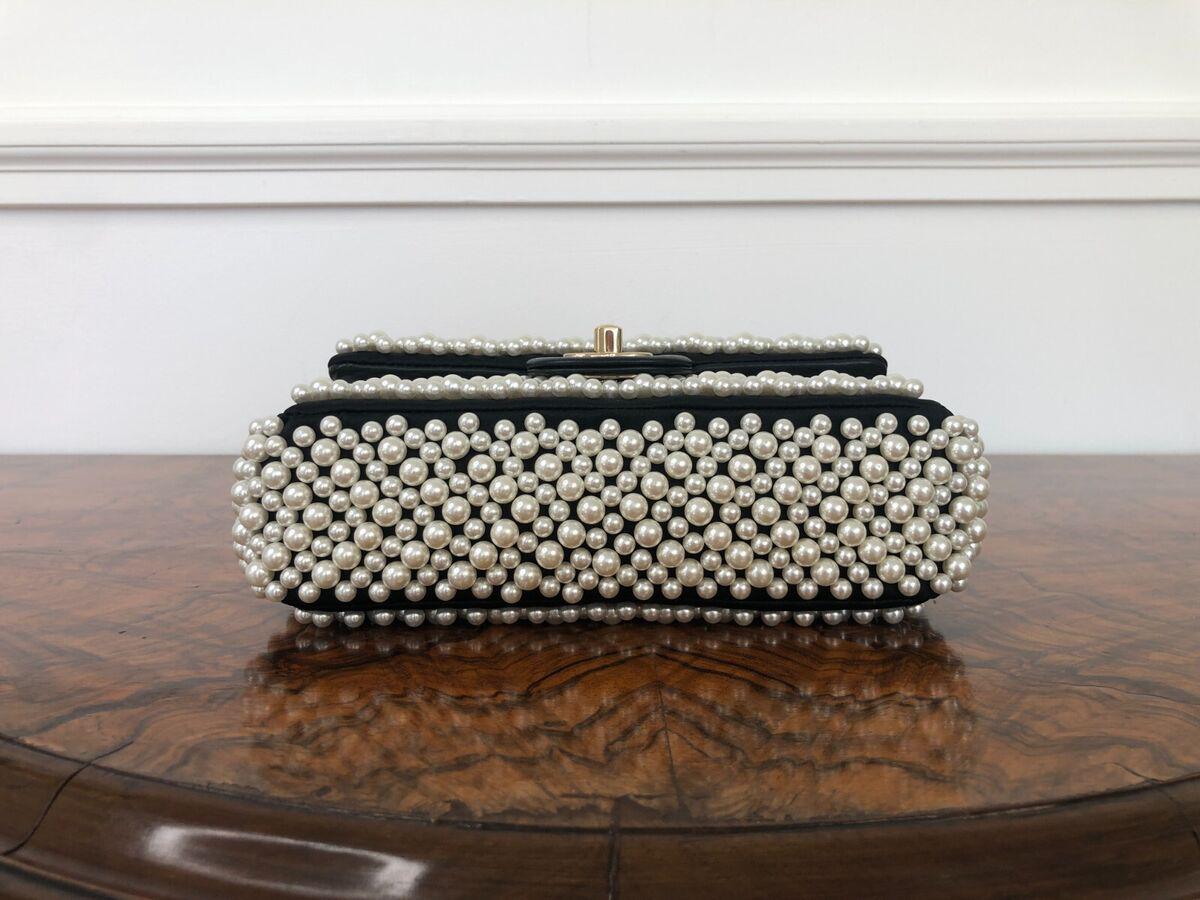 Chanel Chanel 19 Shoulder Bag - Rovelle Bags