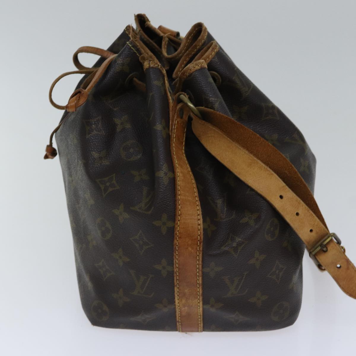LOUIS VUITTON Monogram Petit Noe Shoulder Bag M42226 LV Auth 88616