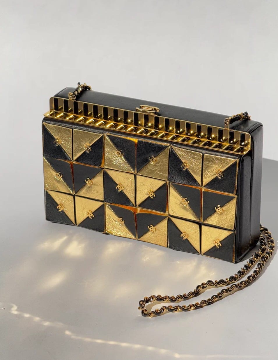 Chanel Chanel 19 Shoulder Bag - Rovelle Bags