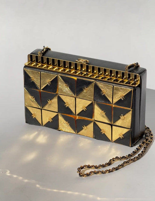 Chanel Chanel 19 Shoulder Bag - Rovelle Bags