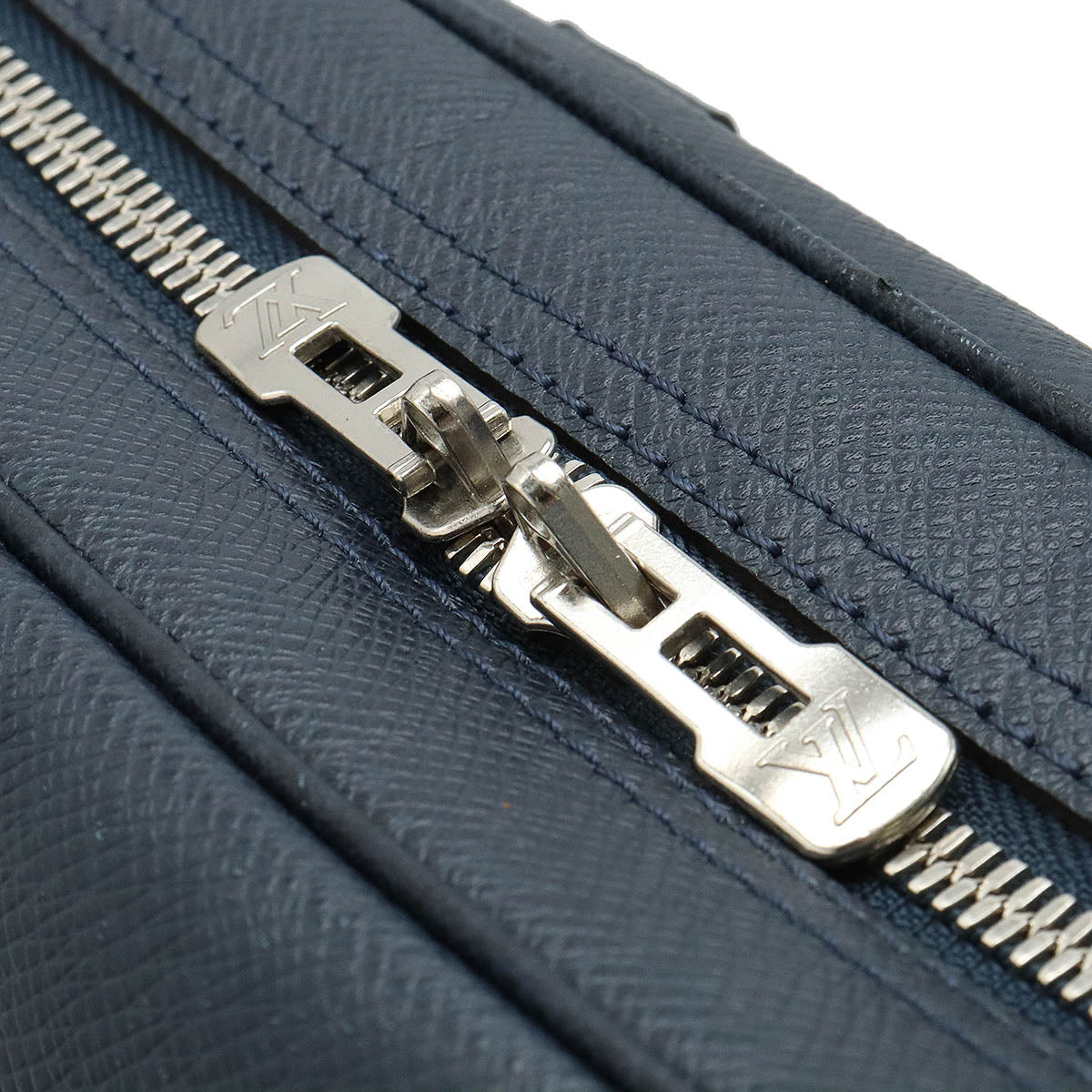 LOUIS VUITTON Louis Vuitton Tiger PDV Port Documentary Voyager PM Business Bag 2WAY Shell Bag Ocean Blue M306