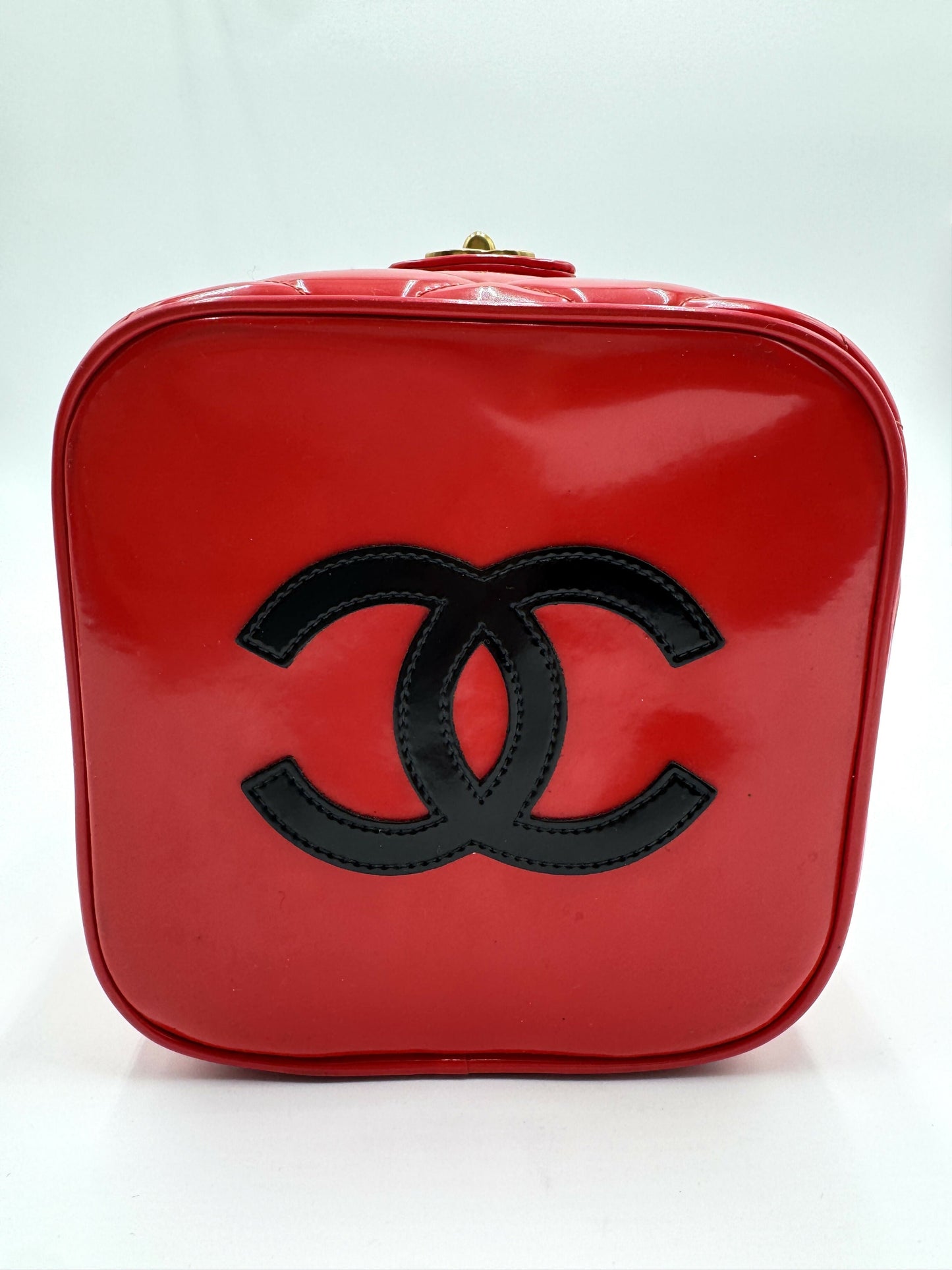 Chanel Chanel 19 Shoulder Bag - Rovelle Bags