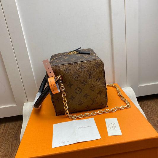 Louis Vuitton Luxury Bags 1866