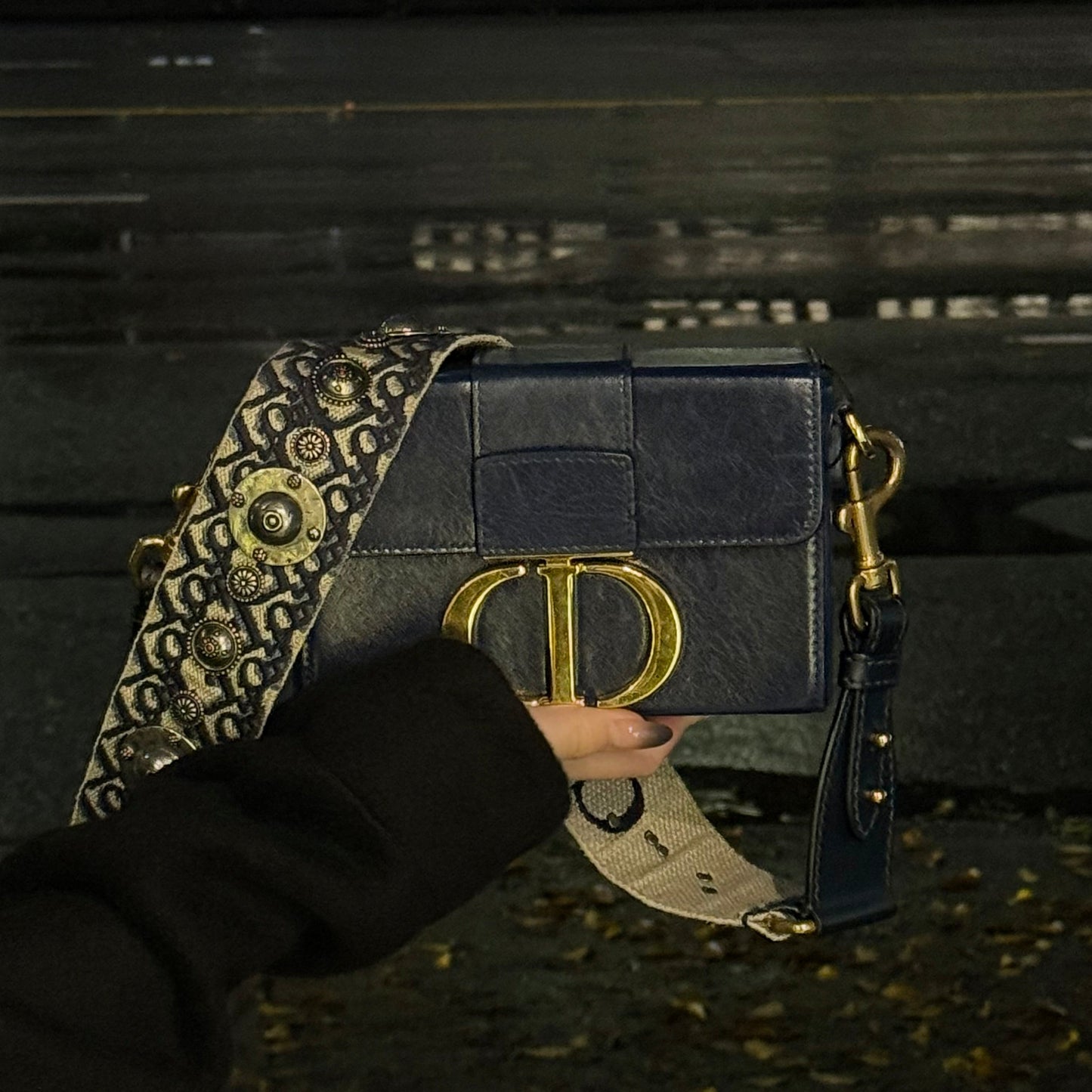 Dior 30 Montaigne Shoulder Bag - Rovelle Bags