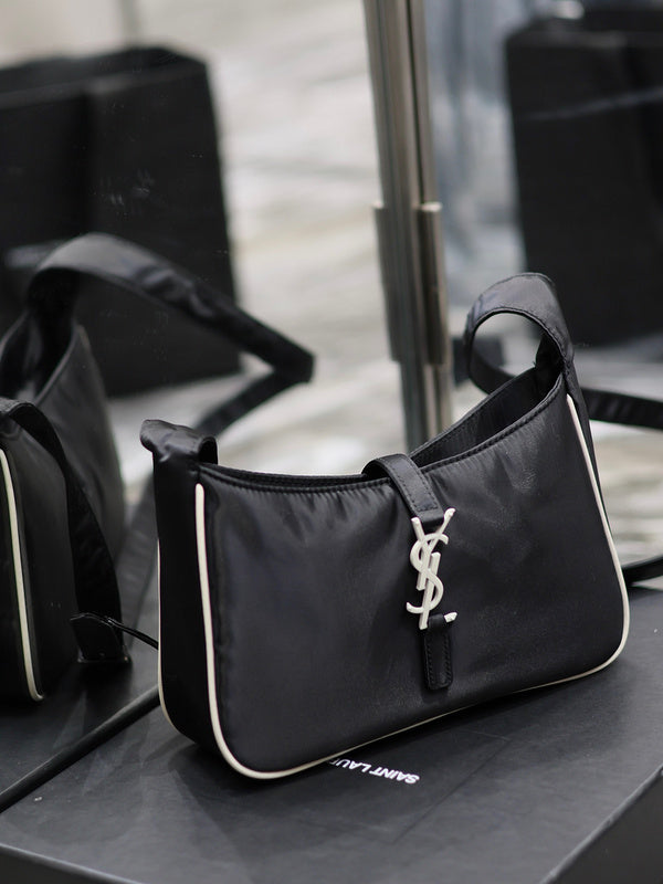 Yves Saint Laurent - Bags - 165