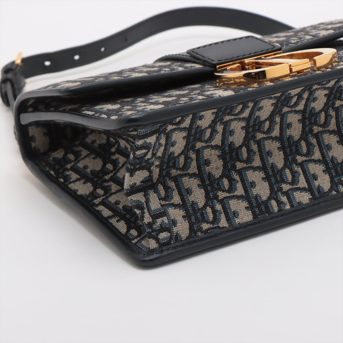 Dior 30 Montaigne Shoulder Bag - Rovelle Bags