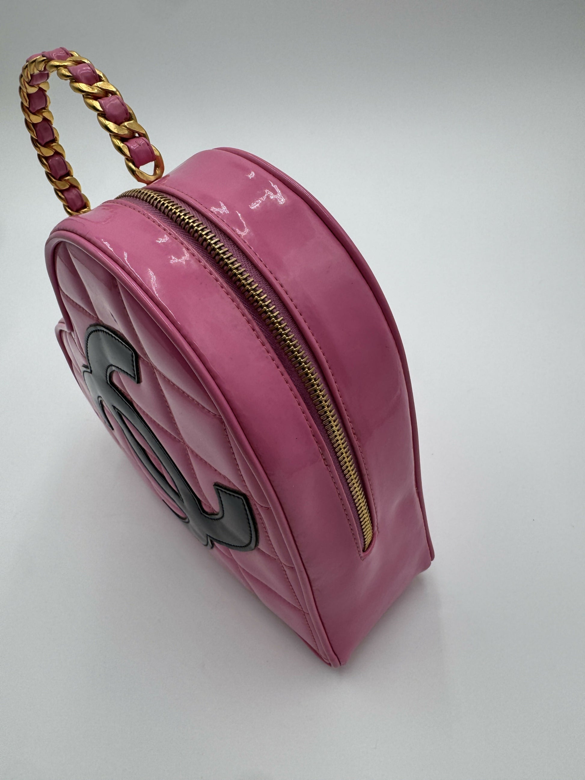 Chanel Chanel 19 Shoulder Bag - Rovelle Bags