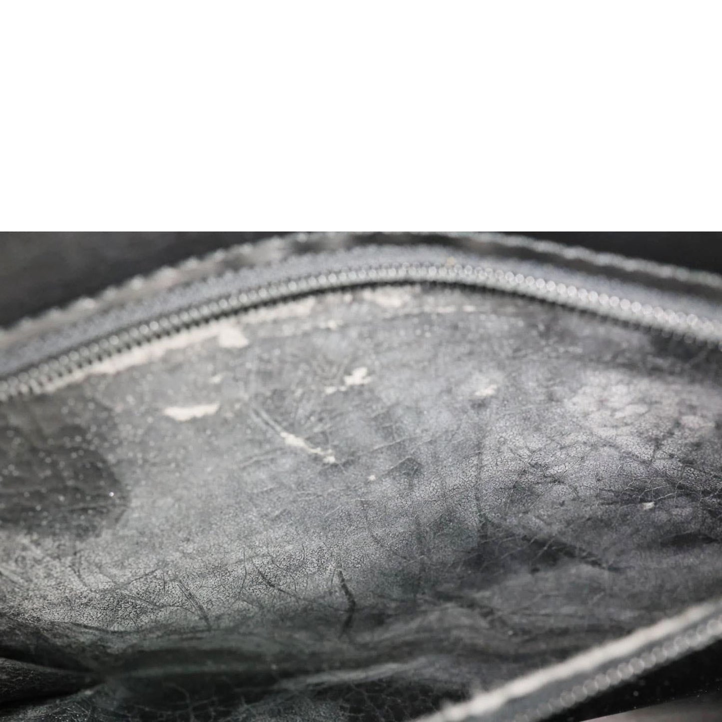 LOUIS VUITTON Arche Pochette Epi Leather Shoulder Bag Black