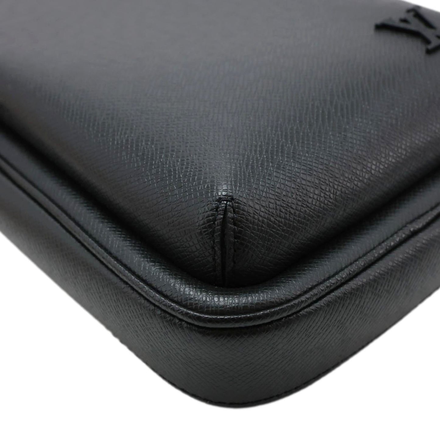 LOUIS VUITTON Avenue Sling Taiga Leather Backpack Black
